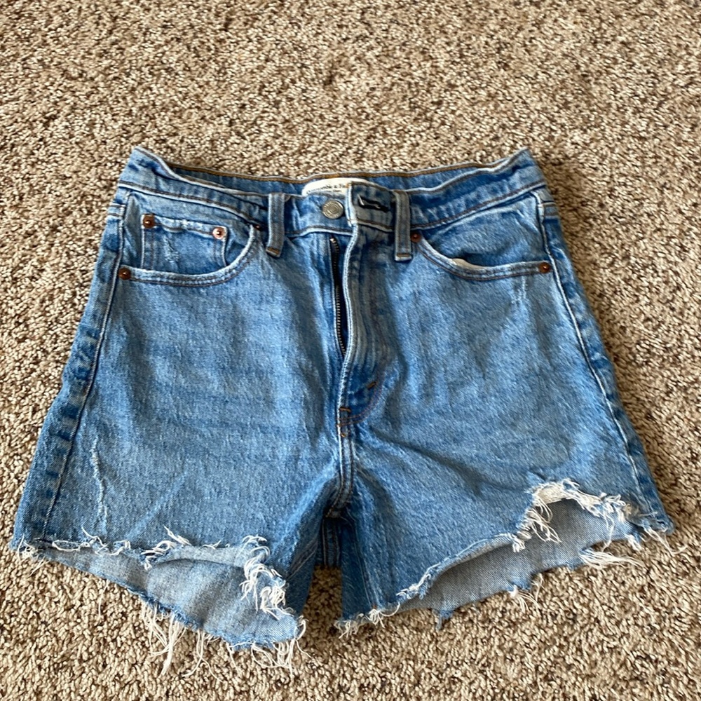 Abercrombie & Fitch 4” inseam high rise Mom shorts | size 26/2